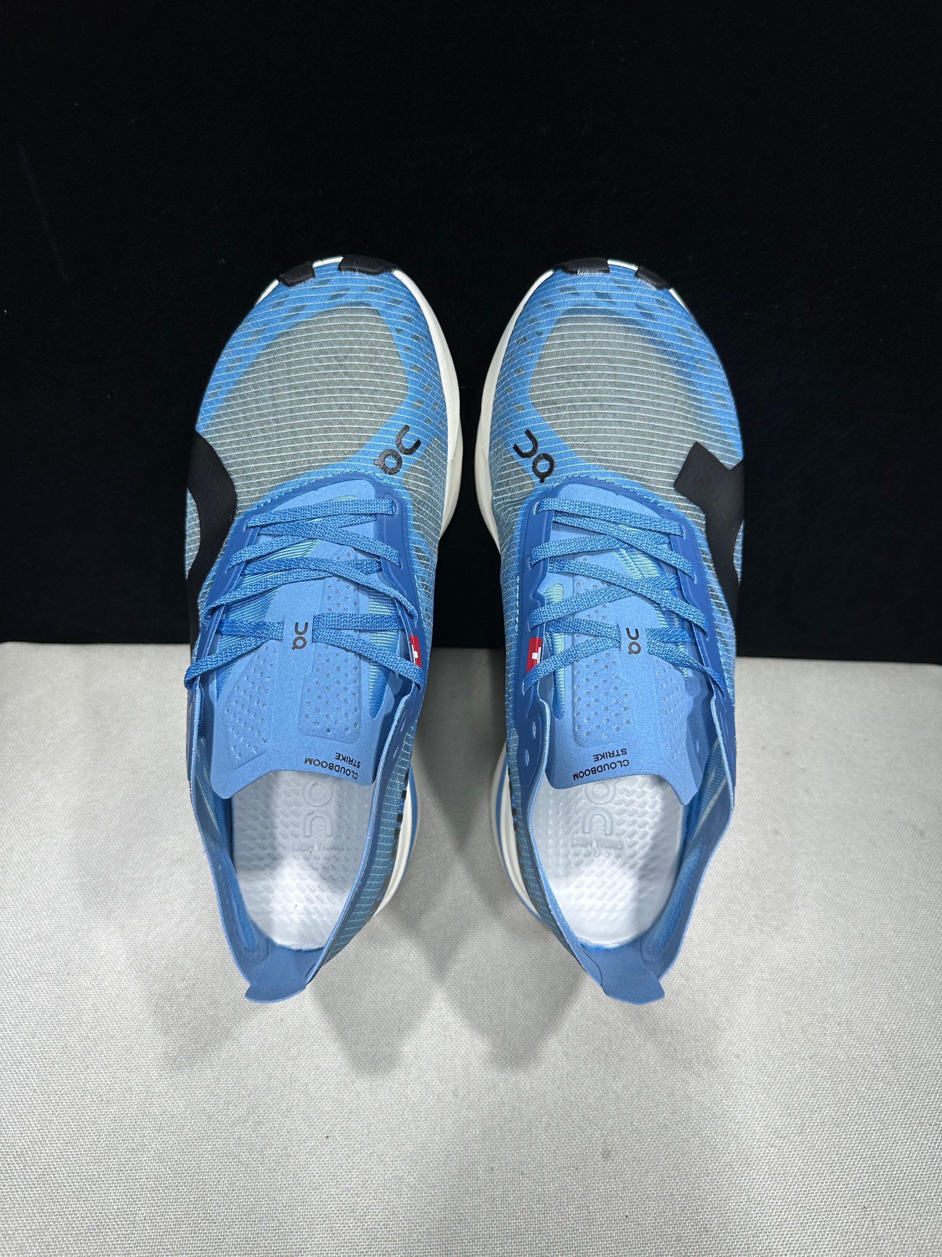 ON - Cloudboom Strike 'White | Blue'