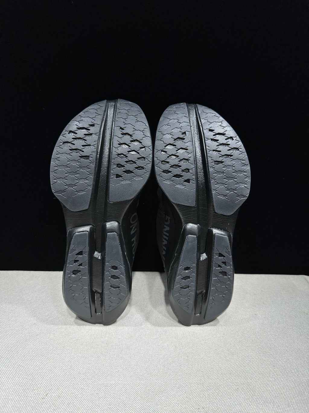 ON - Cloudboom Strike 'Black | Black'