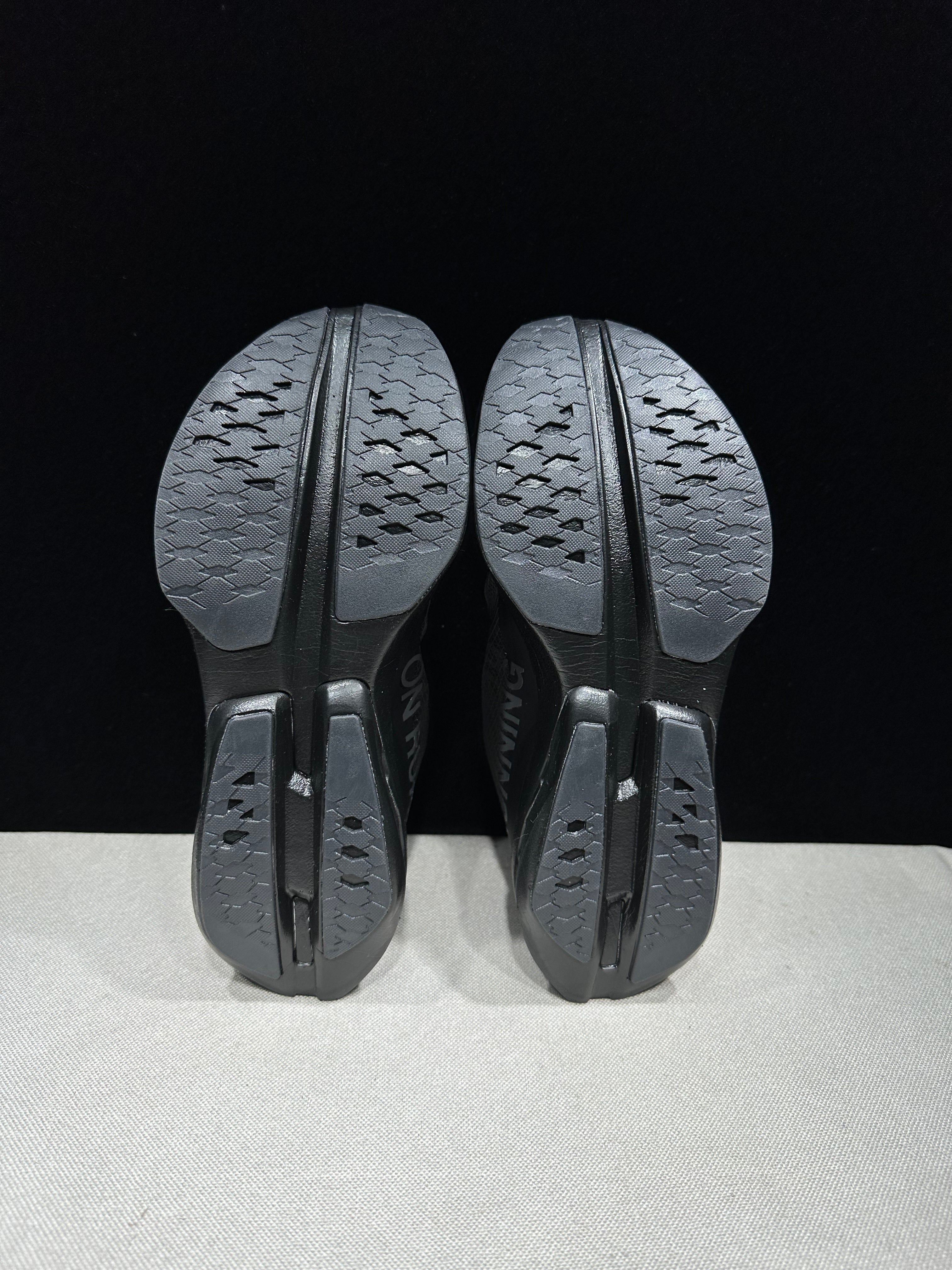 ON - Cloudboom Strike 'Black | Black'