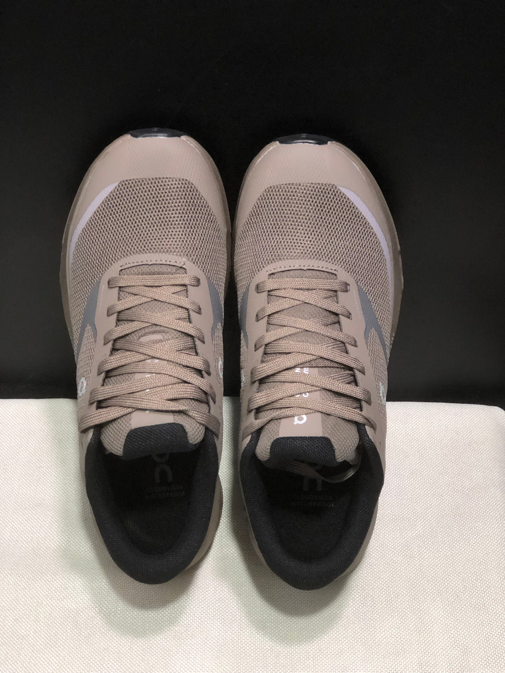 ON - Cloudvista 3 MILITARY GREEN GRAY
