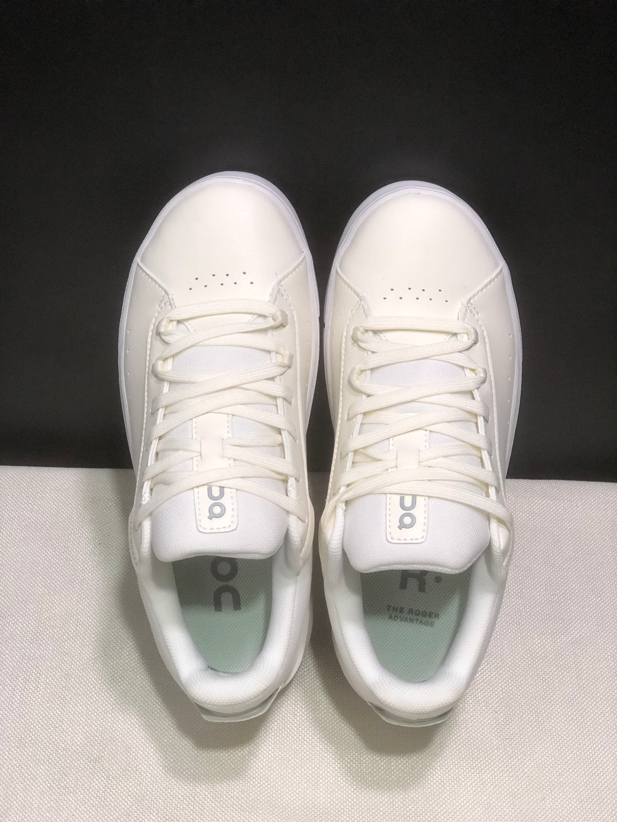 ON - ROGER FEDERER X THE ROGER CENTRE COURT BEIGE WHITE
