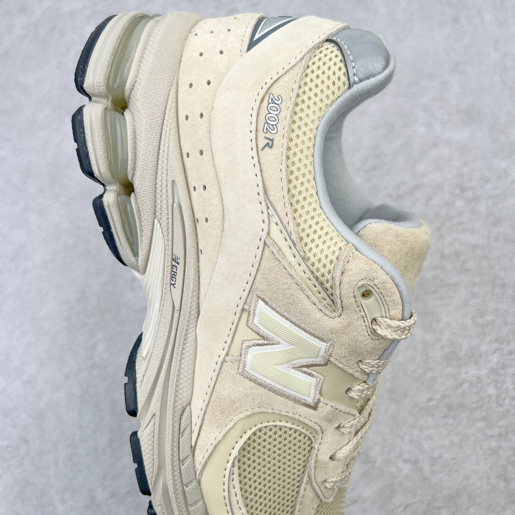NEW BALANCE 2002R Bone Light Aluminum (or Calm Taupe / beige)