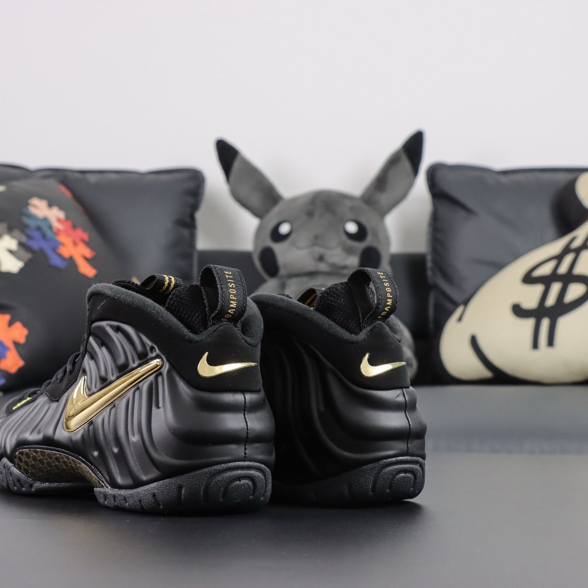 NIKE AIR  Foamposite Pro Black Metallic Gold