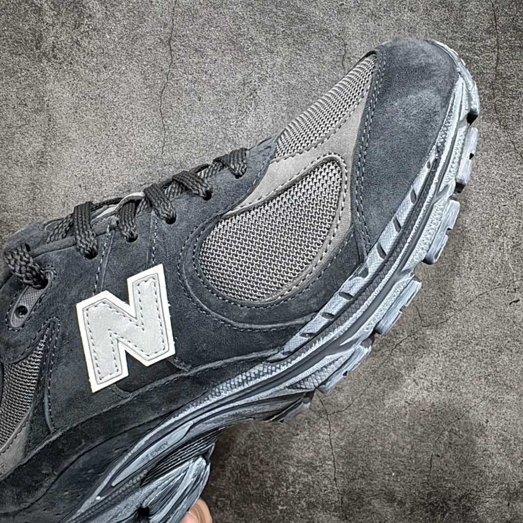 NEW BALANCE 2002R "Vintage Black Grey"