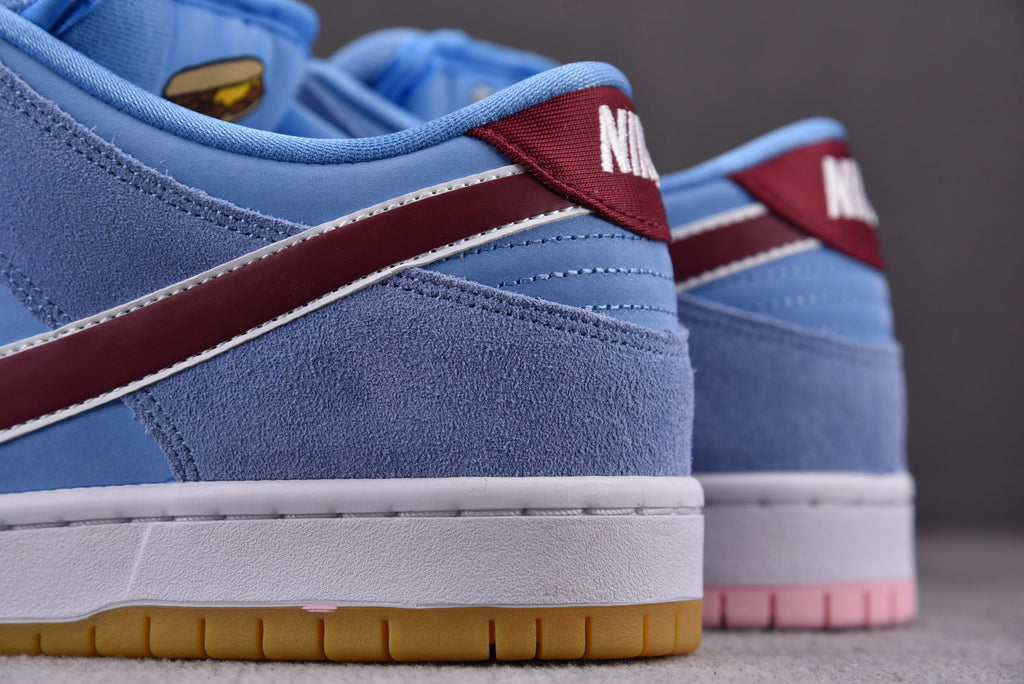 Nike SB Dunk  Low  "Philadelphia Phillies"