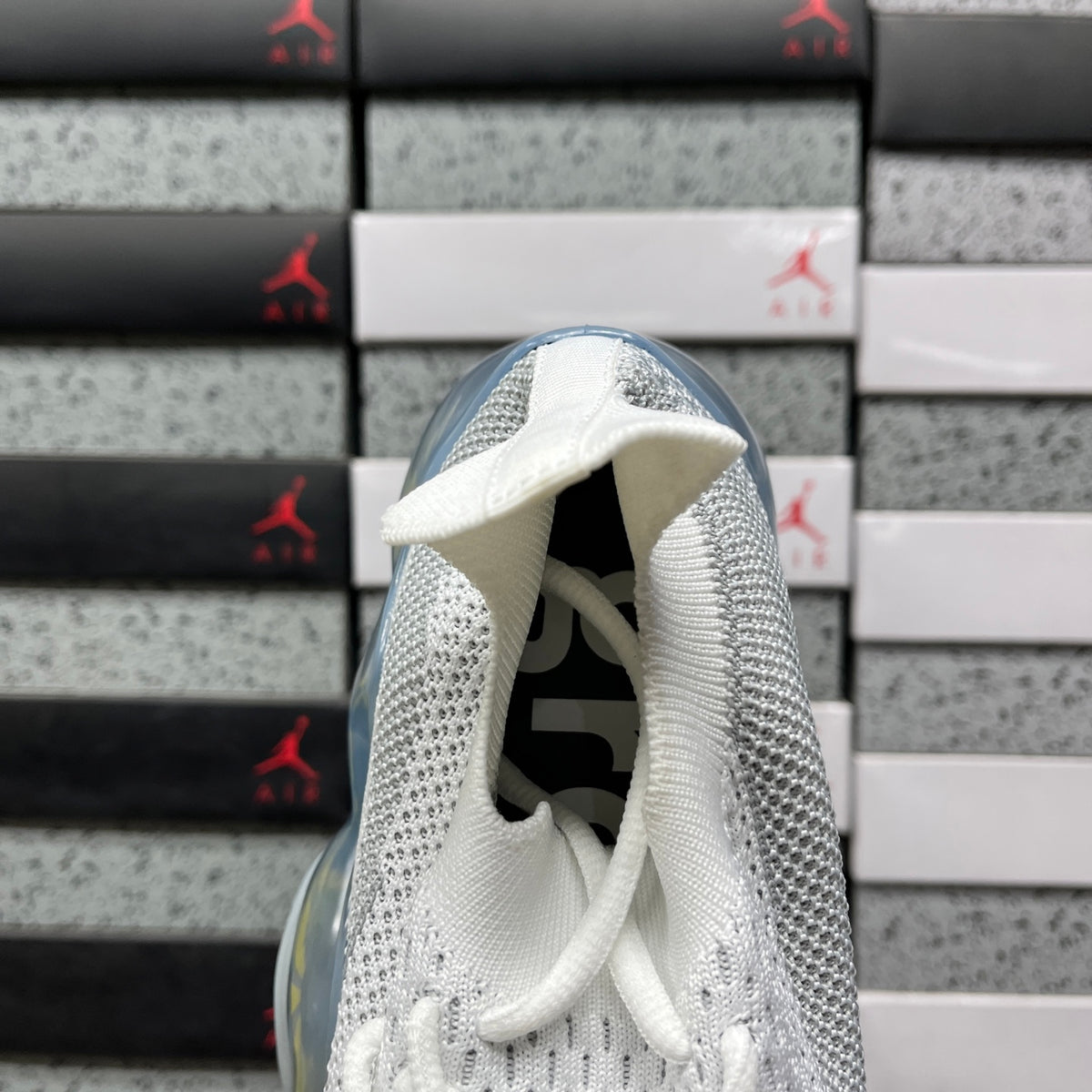GROUND MOOPIE White Gray / Ice Gray