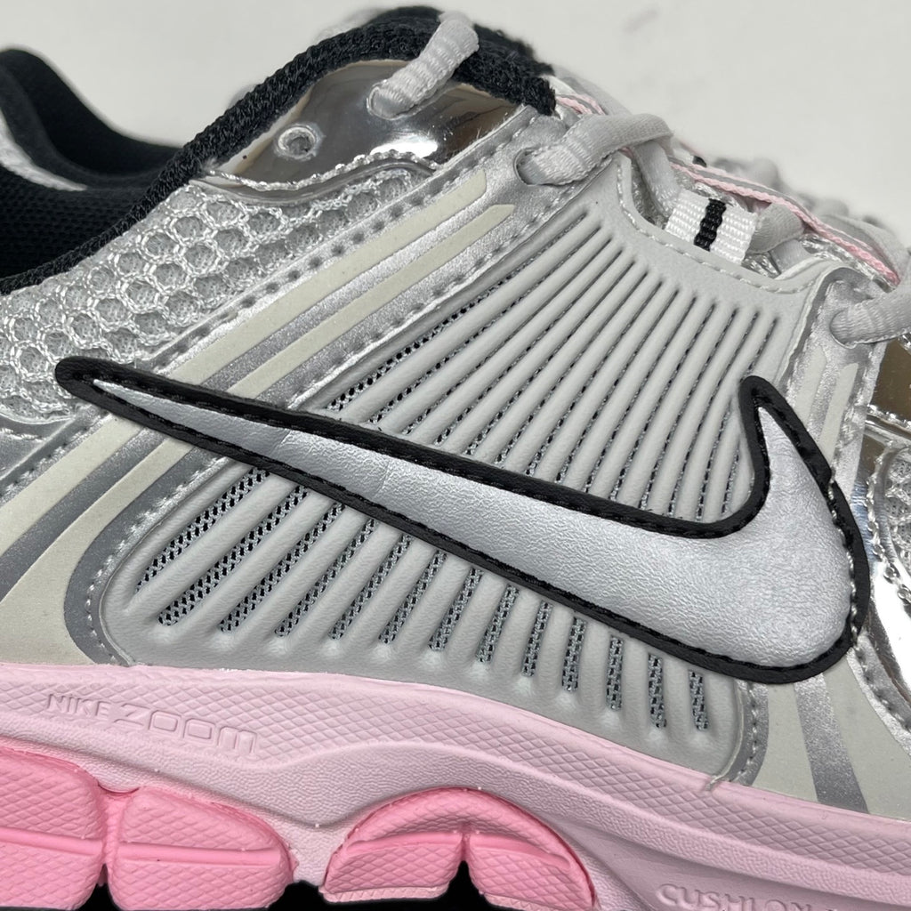 NIKE AIR ZOOM VOMERO 5 "Photon Dust / Metallic Silver / Pink Foam"