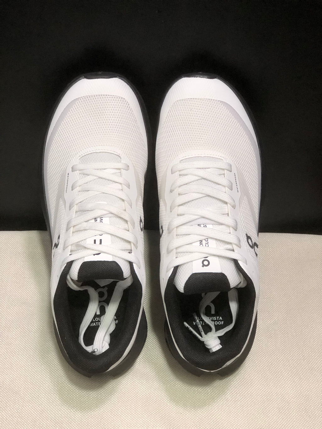 ON - Cloudvista 3  white black