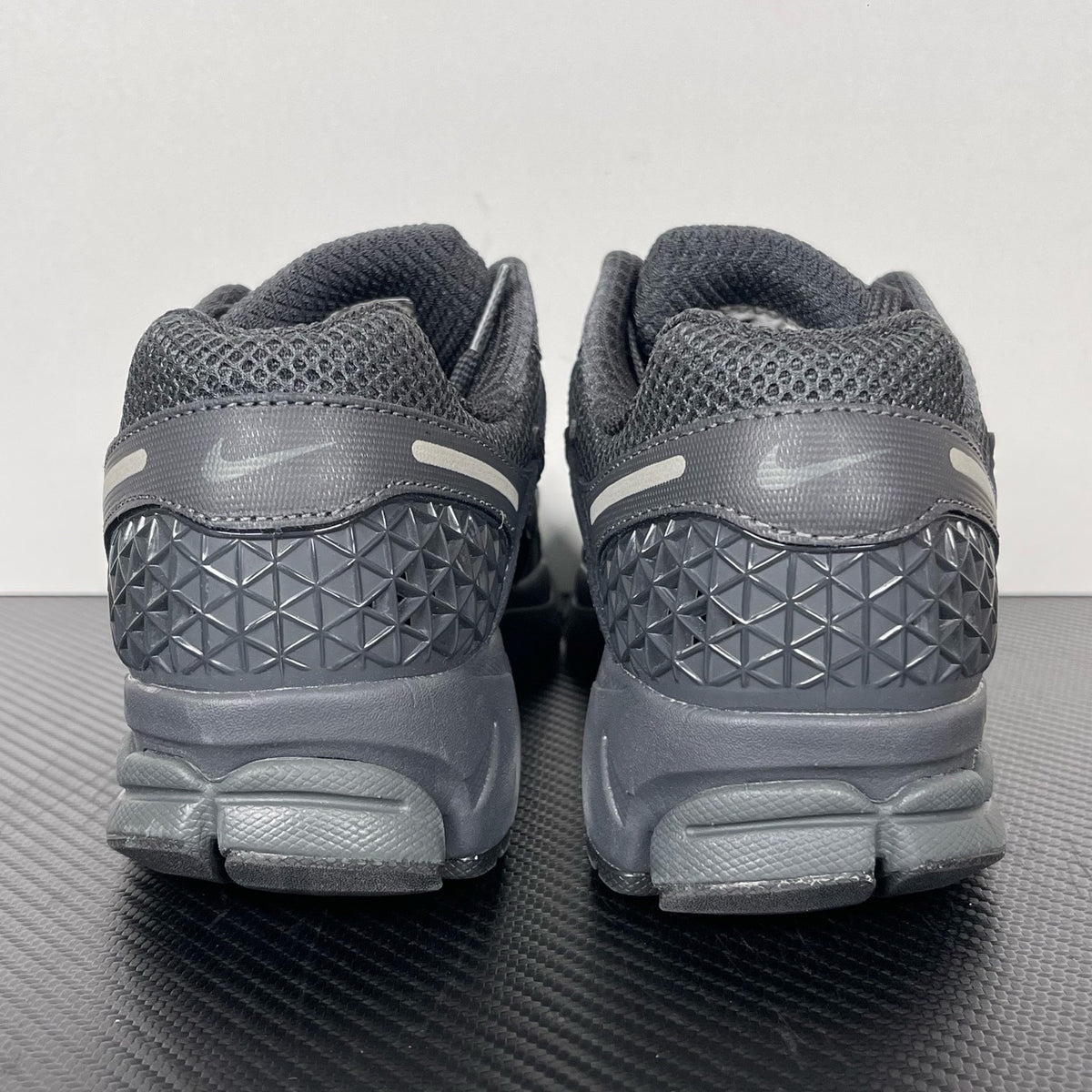 NIKE AIR ZOOM VOMERO 5 SP "Anthracite" dark grey and black