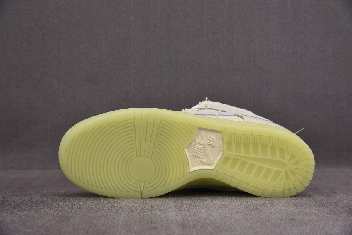 Nike SB Dunk  Low "Mummy"