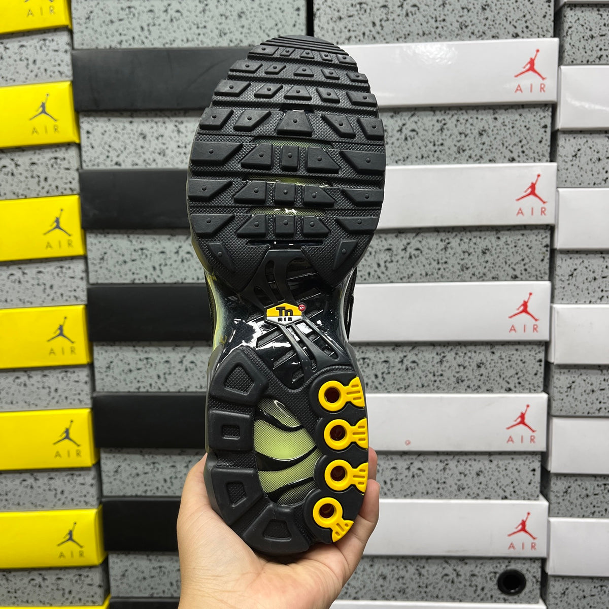 NIKE AIR MAX PLUS Iron Grey Light Liquid Lime Black
