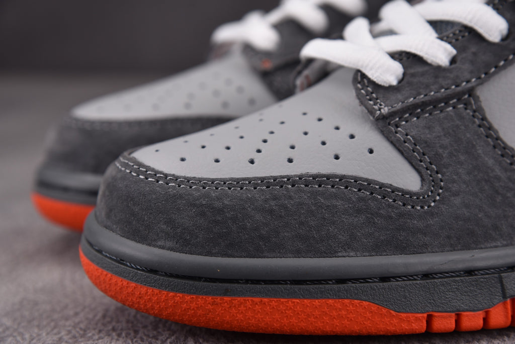 Nike SB Dunk  Low Staple NYC "Pigeon"