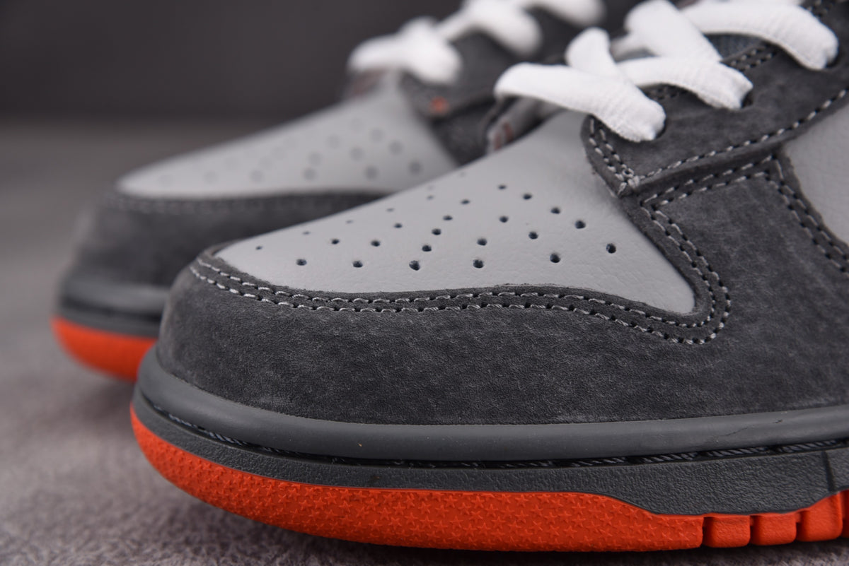 Nike SB Dunk  Low Staple NYC "Pigeon"