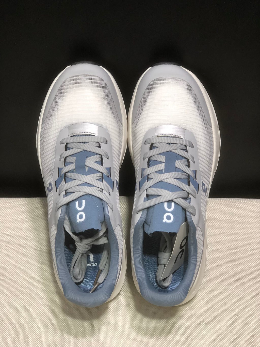ON - CLOUDVISTA 2 blue and white mesh upper
