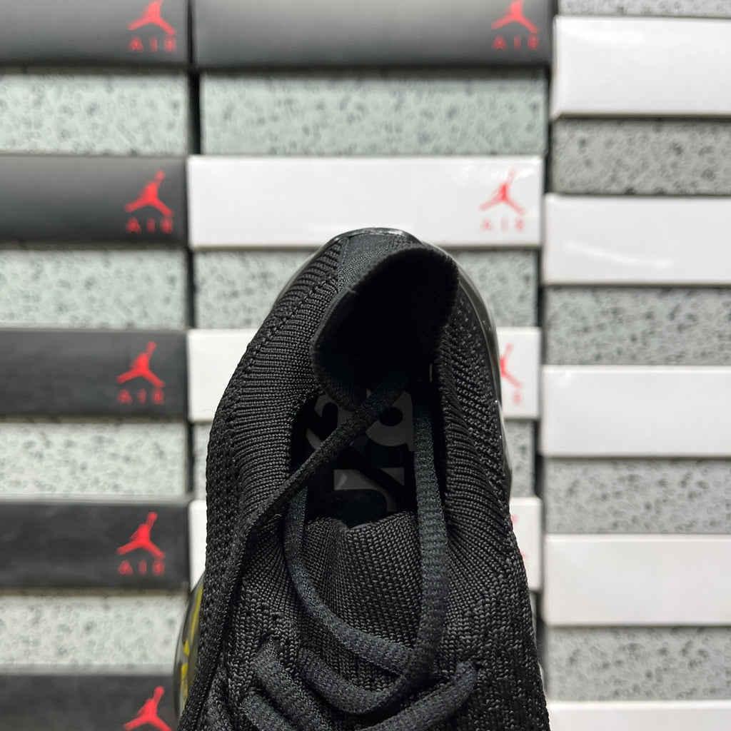 GROUND MOOPIE TRIPLE BLACK