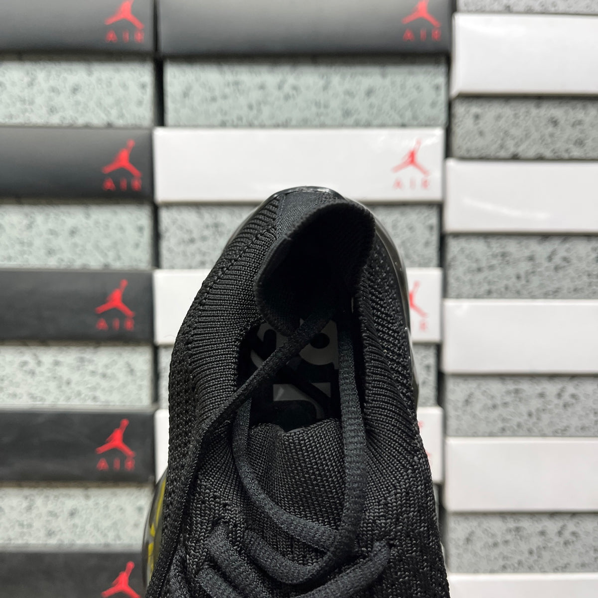 GROUND MOOPIE TRIPLE BLACK