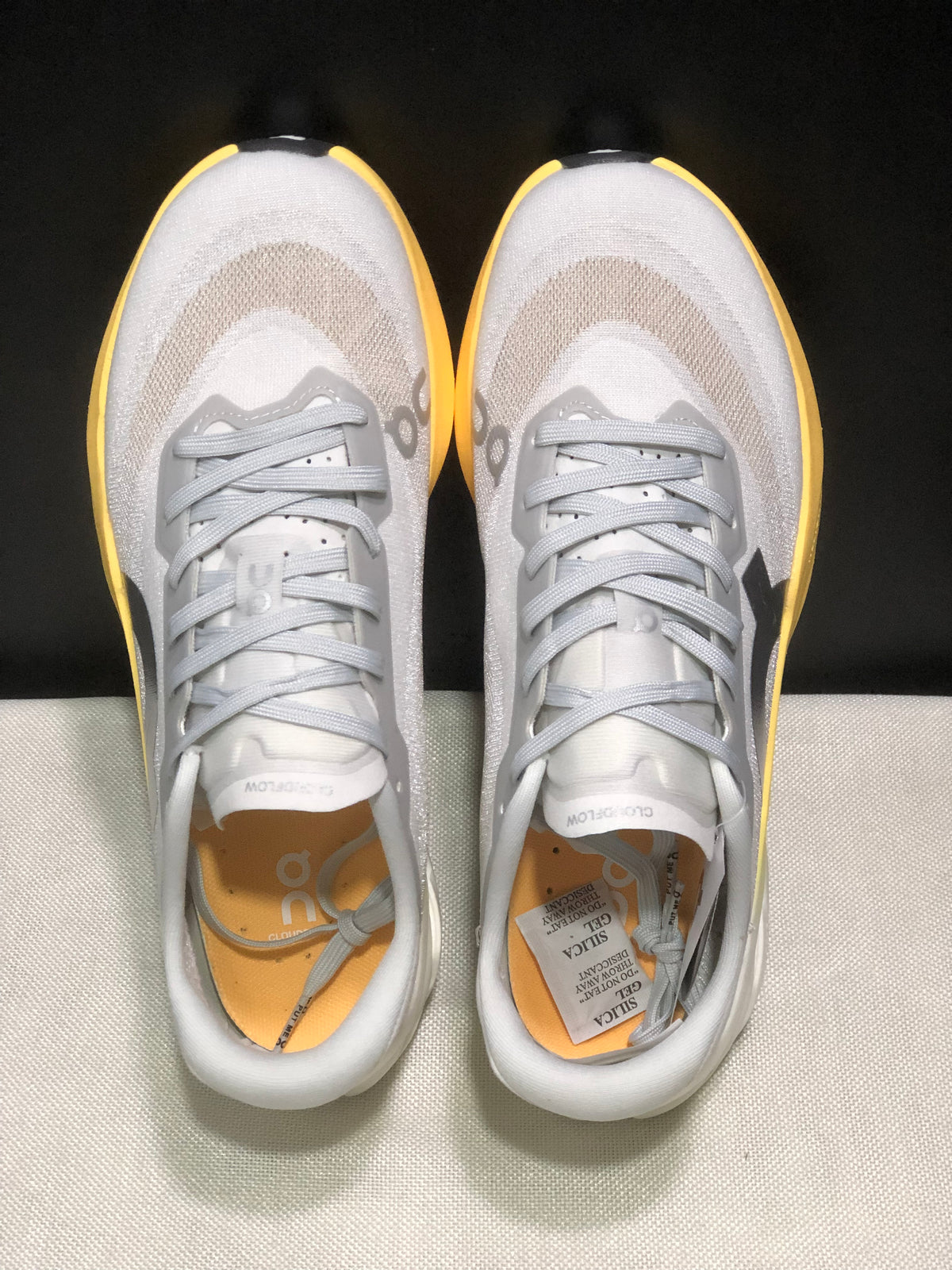 ON - CLOUD BOOM RUNNING WHITE YELLOW