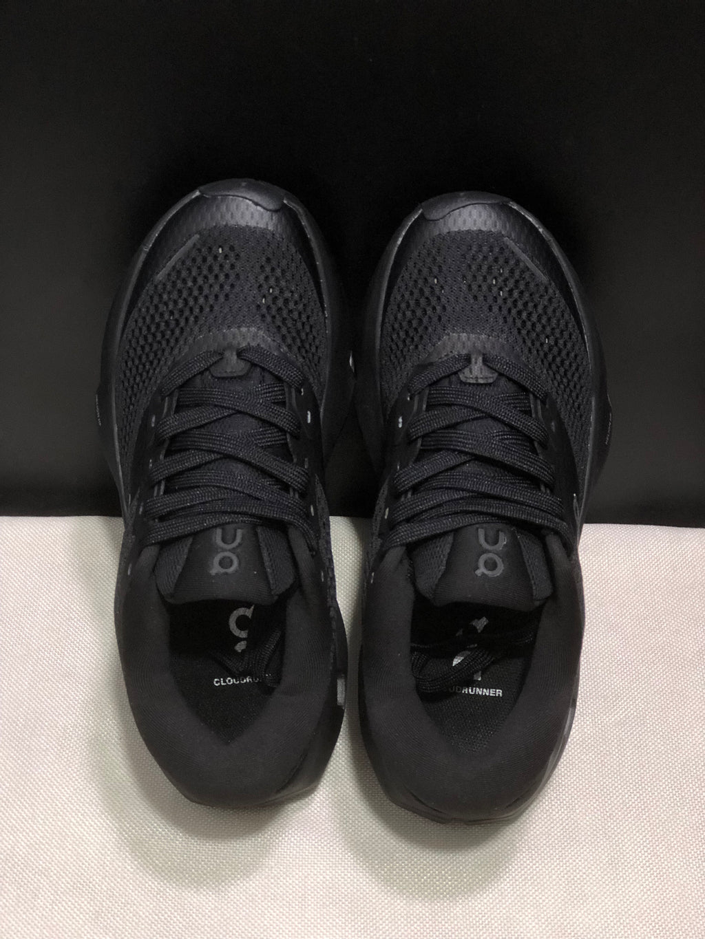 ON- Cloudrunner 3 Max Black