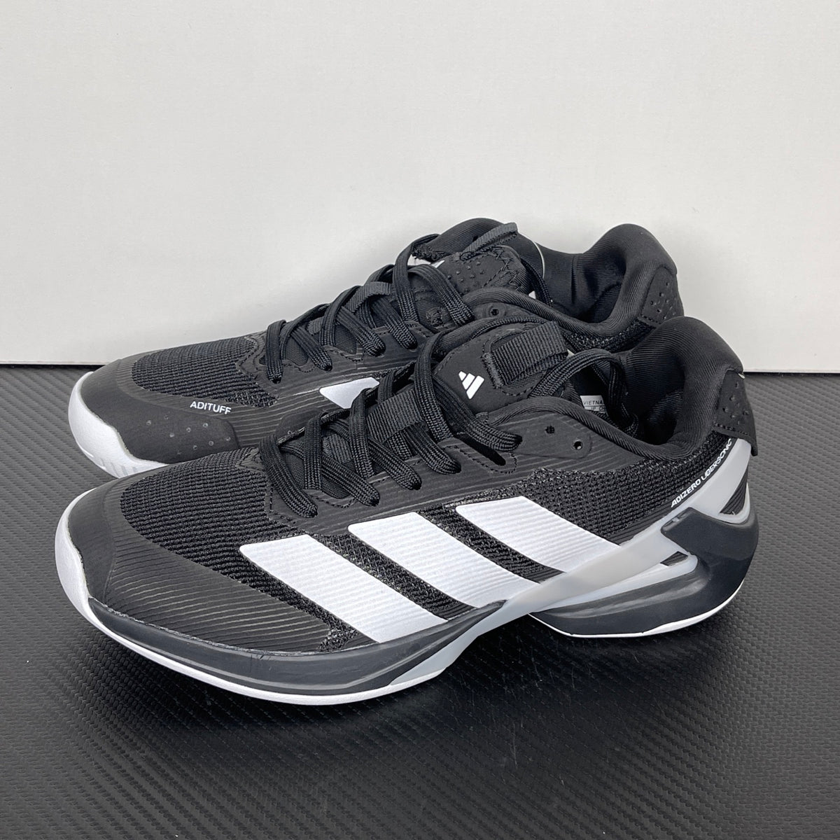 AD ADIZERO UBERSONIC 5 Tennis Shoes in Core Black / Zero Metallic / Silver Metallic