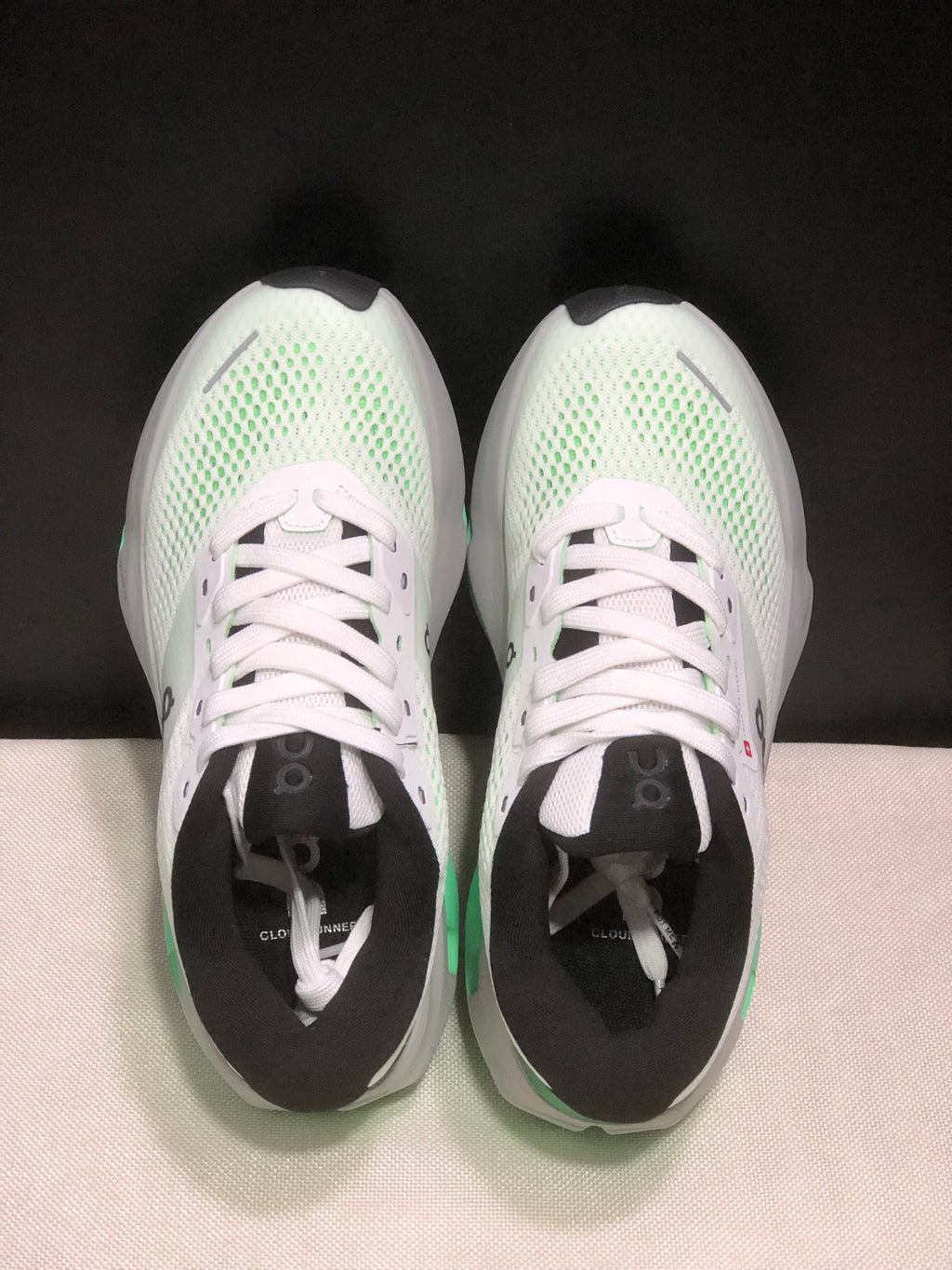 ON- Cloudrunner 3 Max White Verdite
