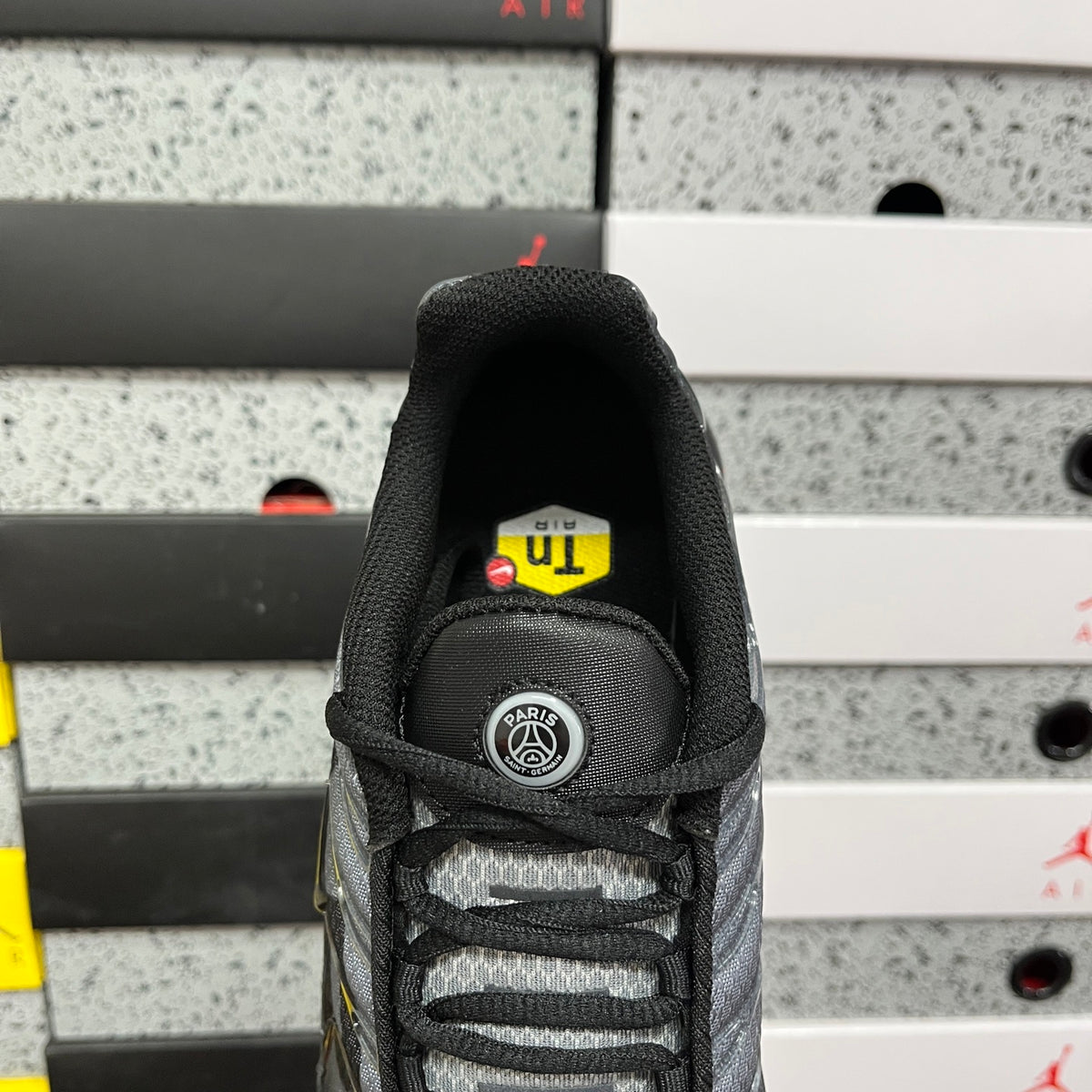 NIKE AIR MAX PLUS PSG Paris Saint-Germain Black Particle Grey