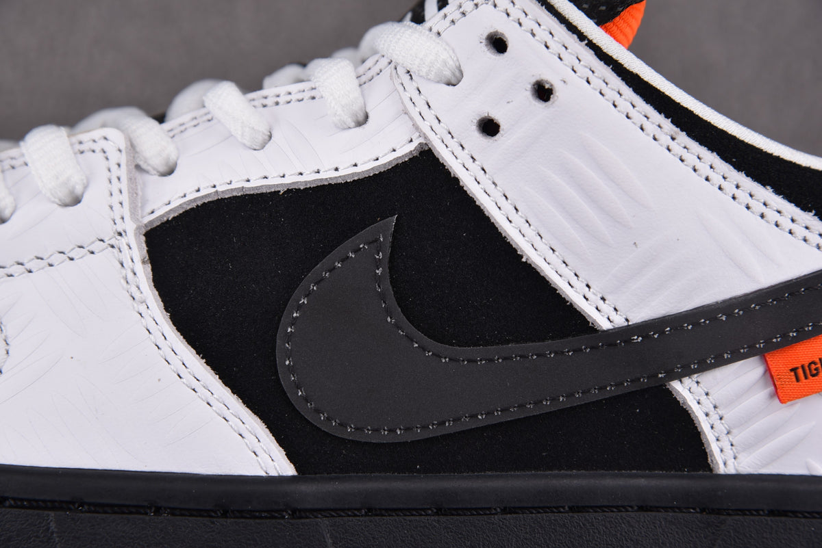 Nike SB Dunk  Low pro  x TIGHTBOOTH "Black and White"