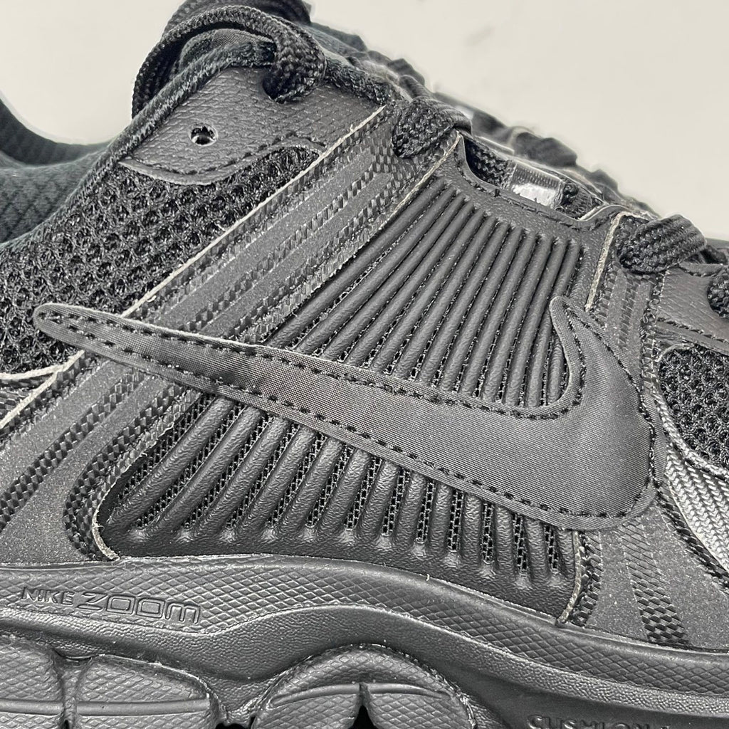 NIKE AIR ZOOM VOMERO 5 "Triple Black"