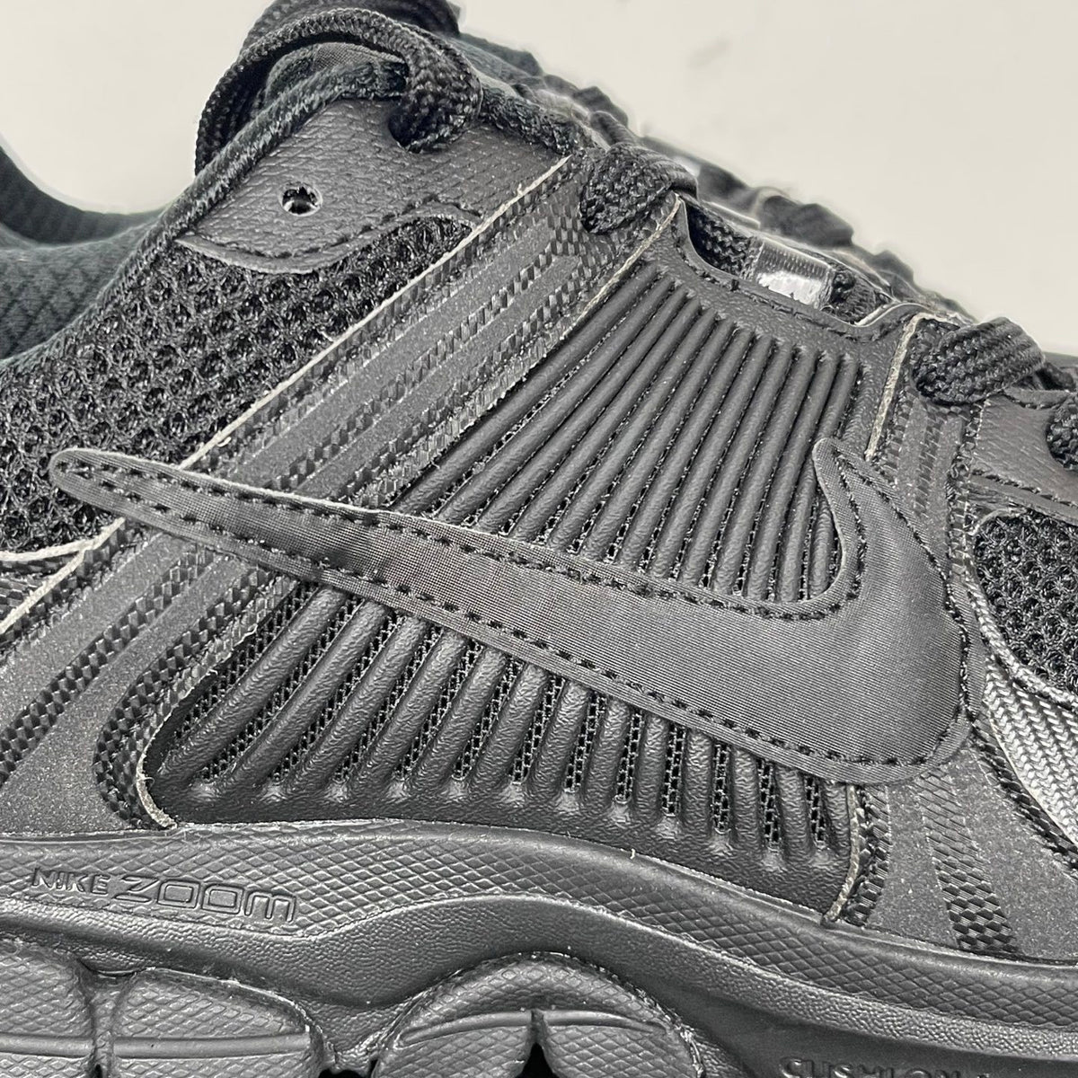 NIKE AIR ZOOM VOMERO 5 "Triple Black"