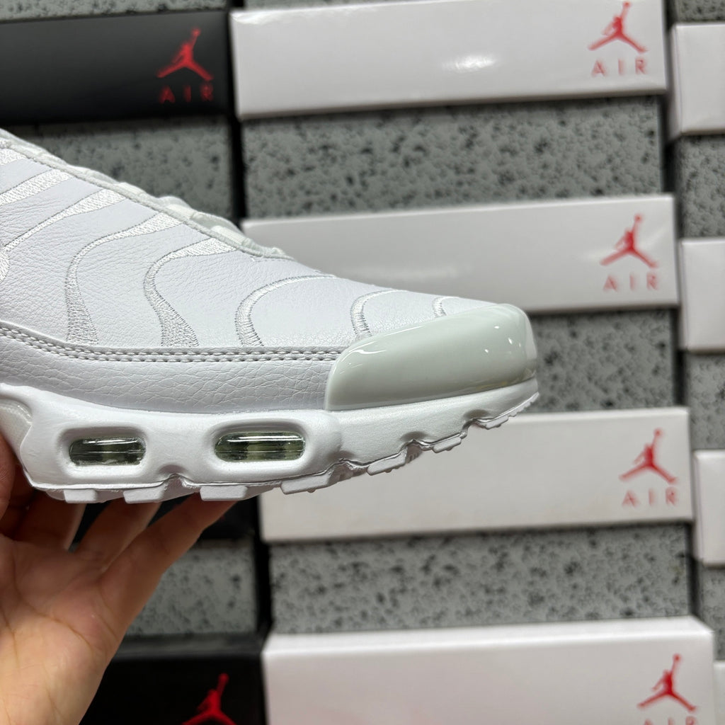 NIKE AIR MAX PLUS Triple White