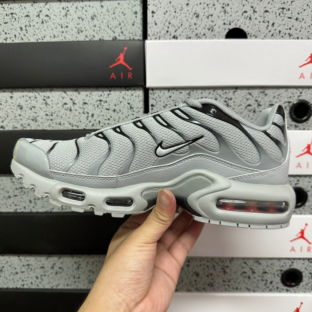 NIKE AIR MAX PLUS Wolf Grey