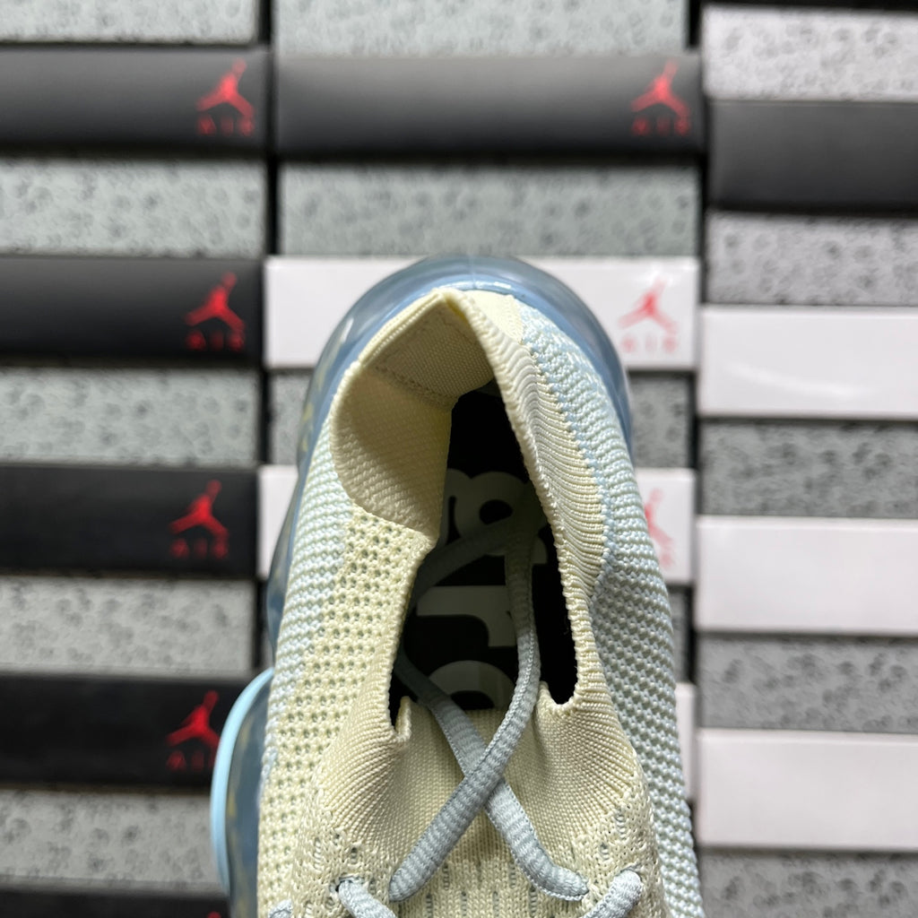 GROUND MOOPIE - Cream Ocean / Ice Gray
