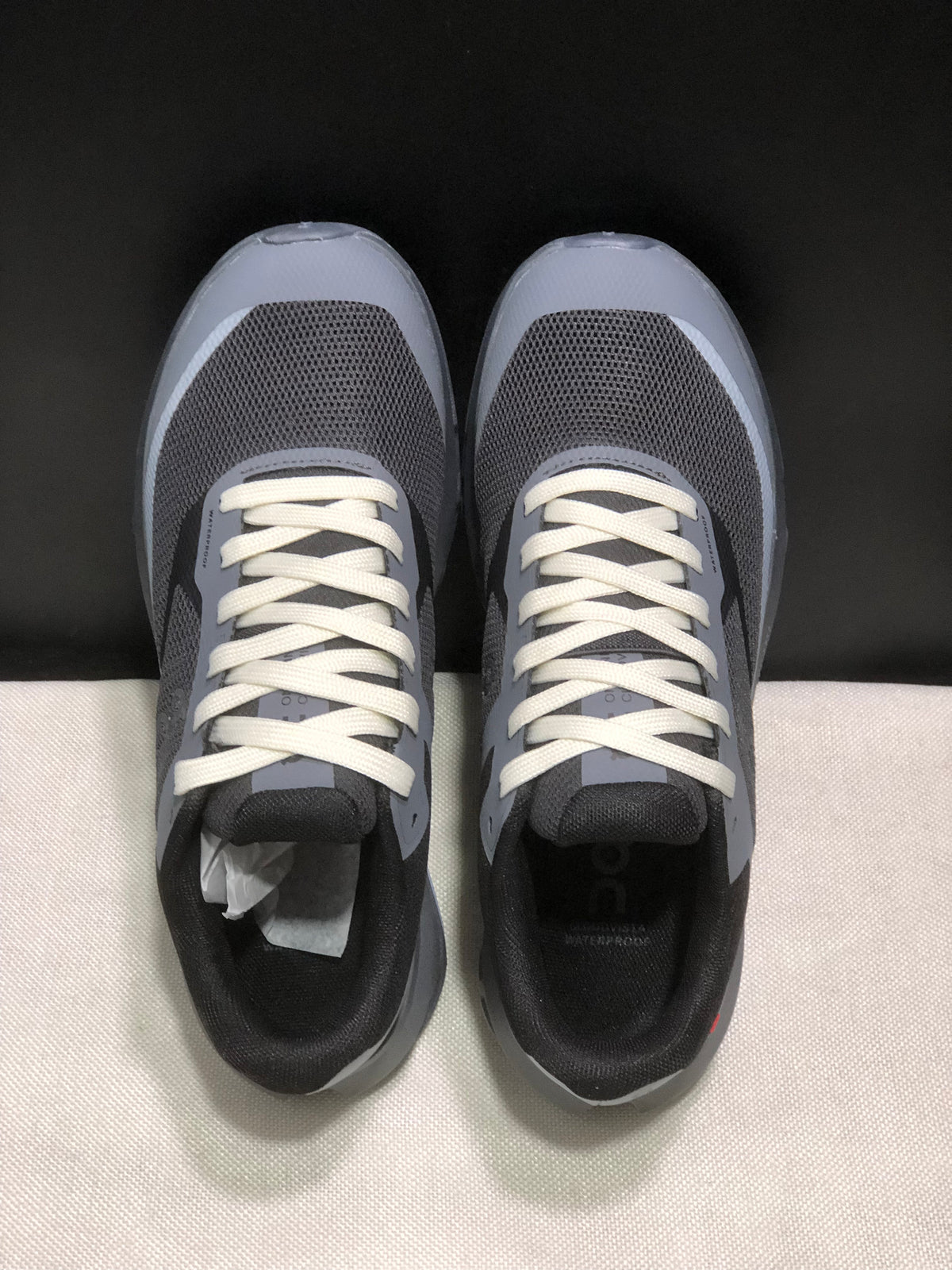 ON - Cloudvista 3 dark grey