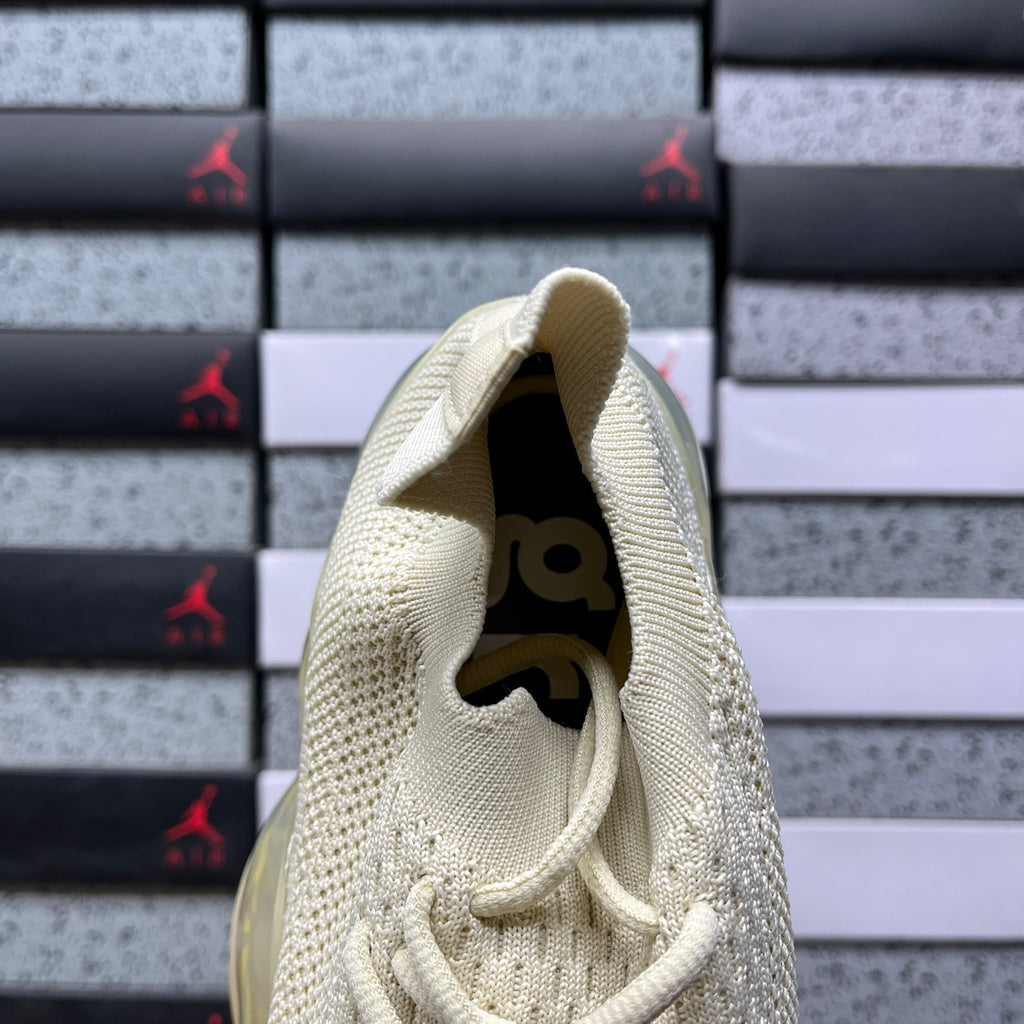 GROUND MOOPIE  Cream / Clear
