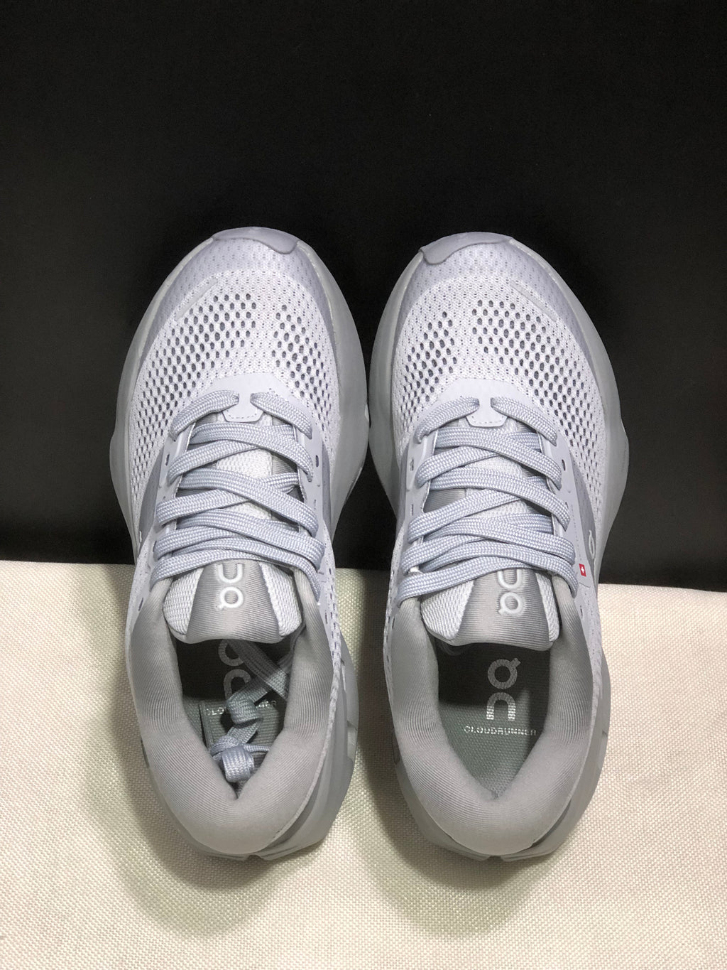 ON- Cloudrunner 3 Max GRAY