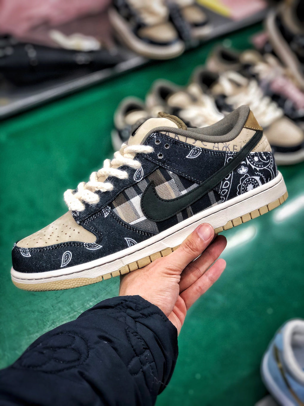 Nike SB Dunk  Low Travis Scott ("Cactus Jack")