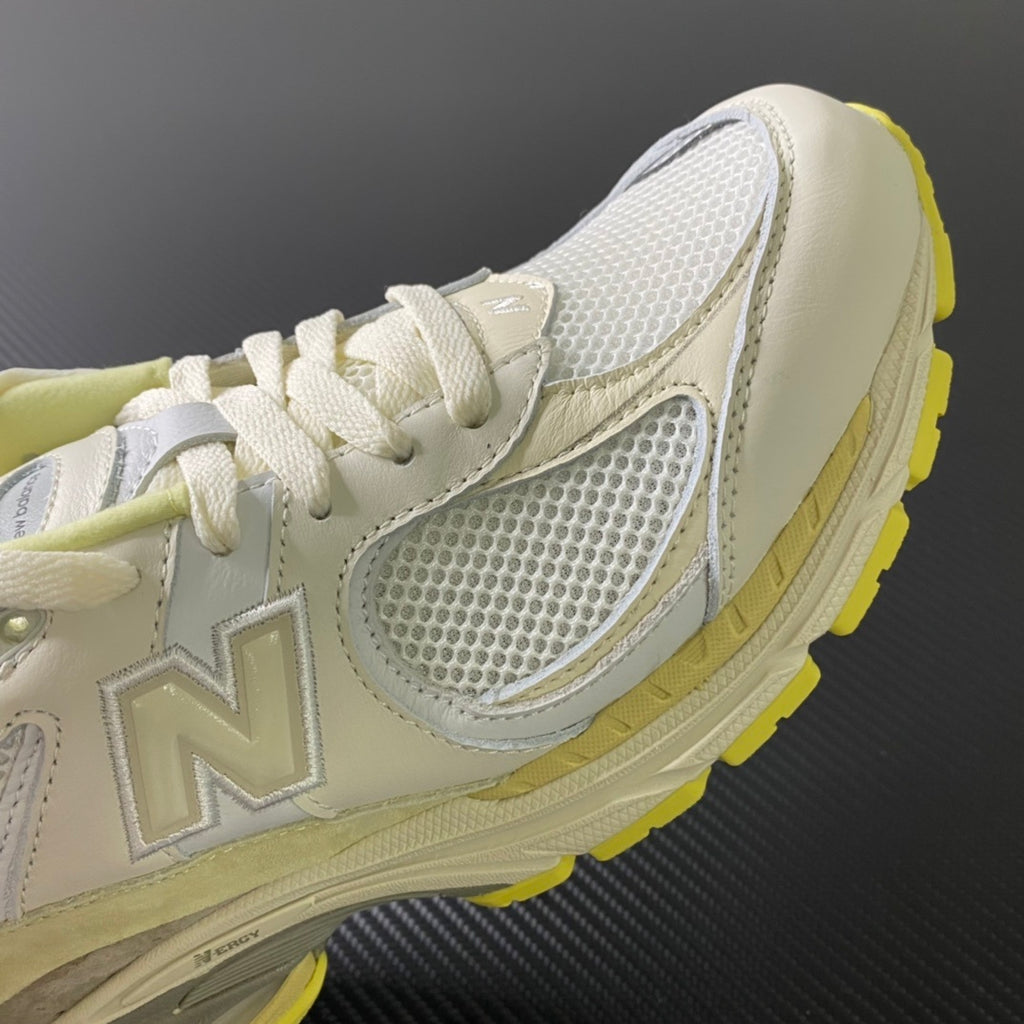NEW BALANCE 2002R AURALEE 'White'  beige and brown