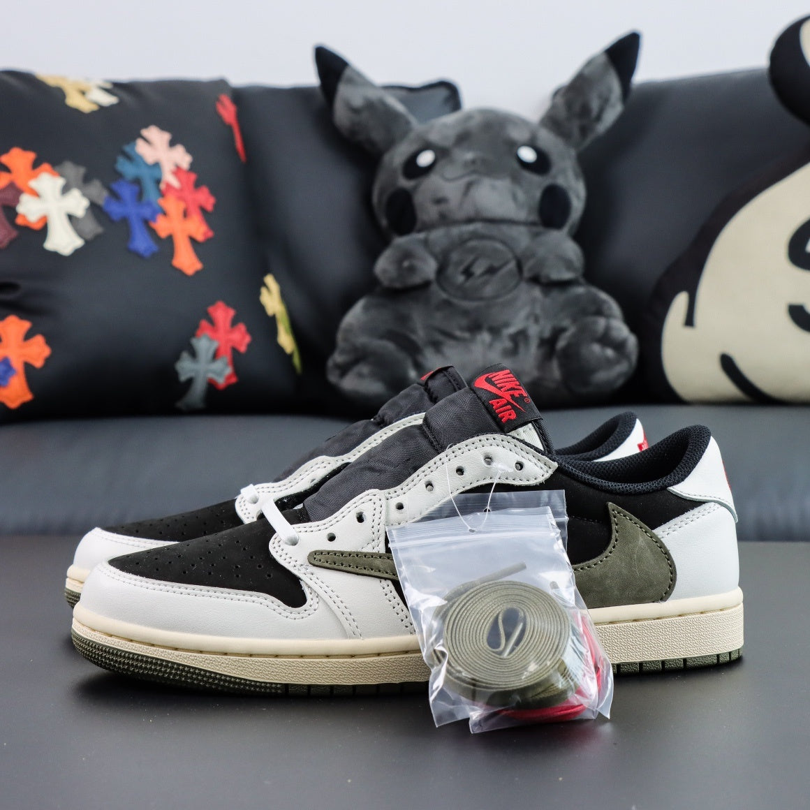 Jordan 1 Retro Low OG SP x Travis Scott 'Olive'