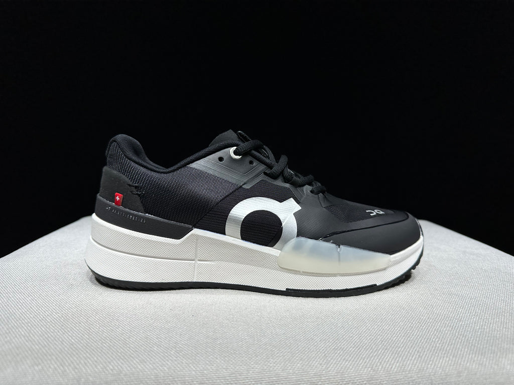 THE ROGER Pro 2 'Black | White'