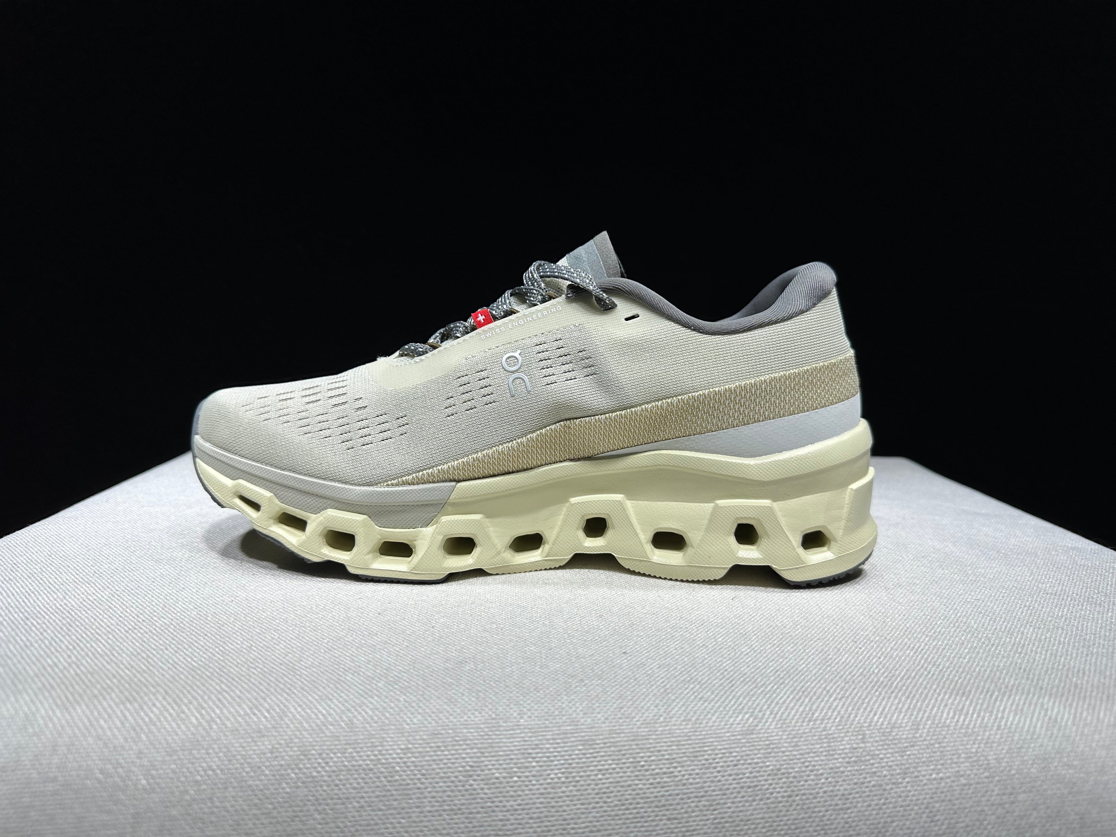 ON - Cloudmonster 2 'Cream Ice'