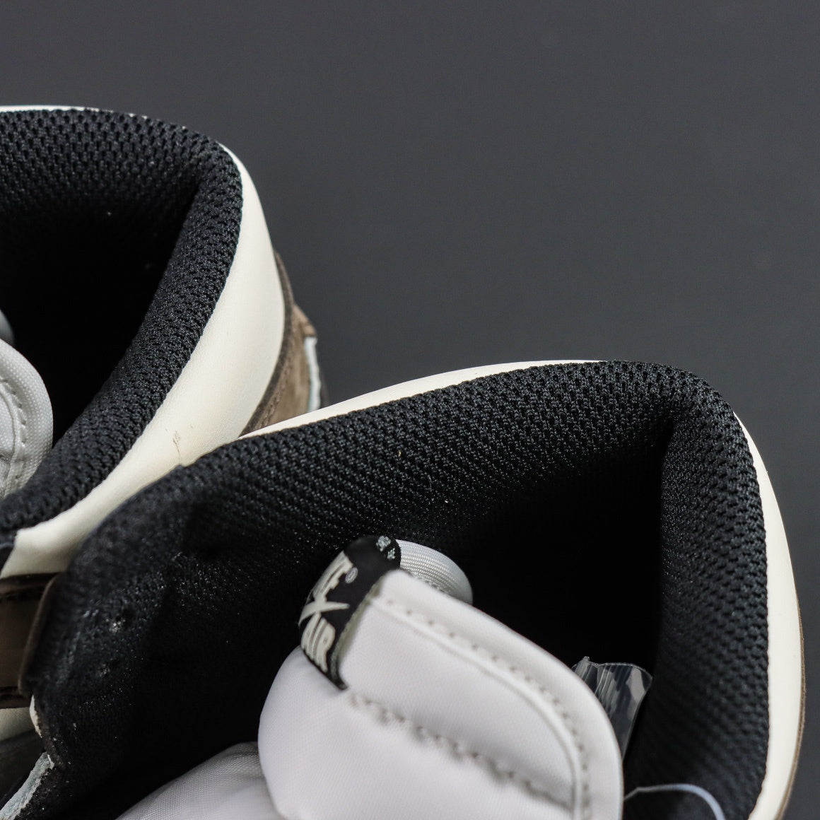Jordan 1 Retro High OG 'Dark Mocha'