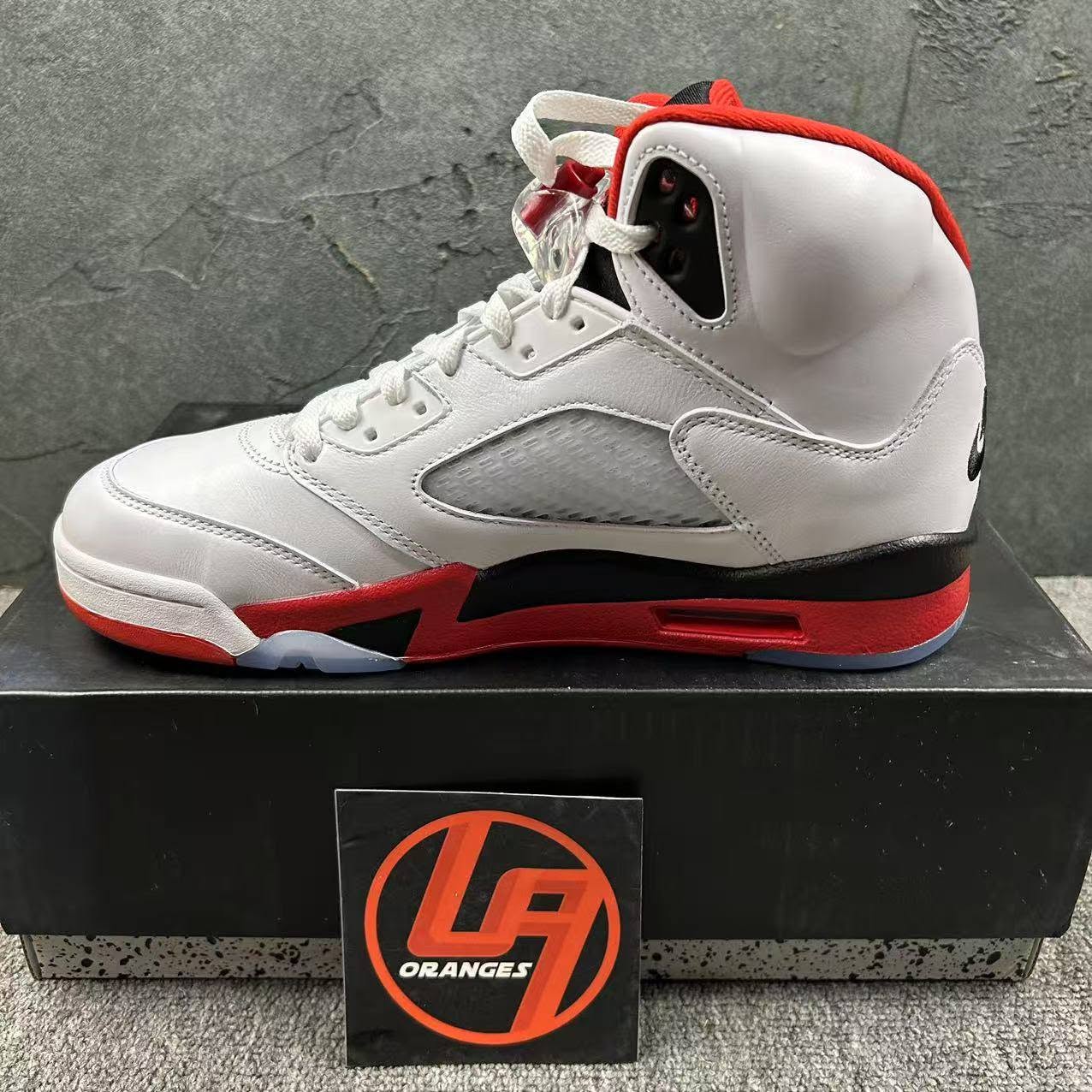 Jordan 5 Retro 'Fire Red Black Tongue 2025'