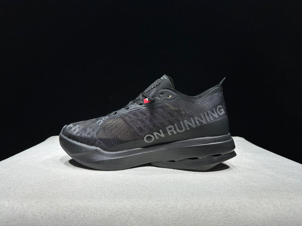 ON - Cloudboom Strike 'Black | Black'