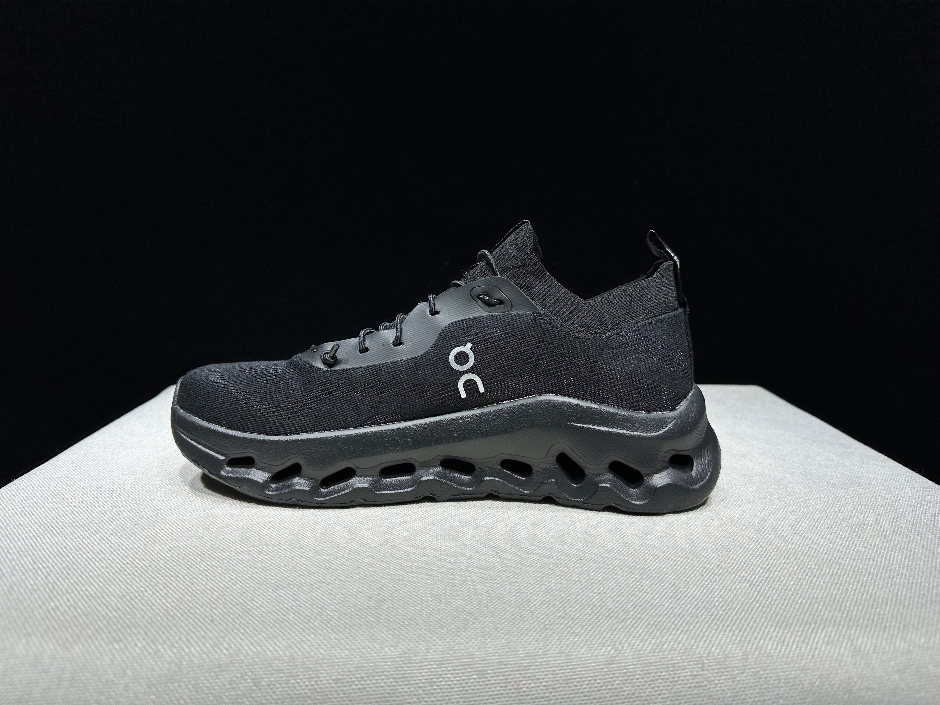 ON - Cloudtilt x Loewe 'All Black'
