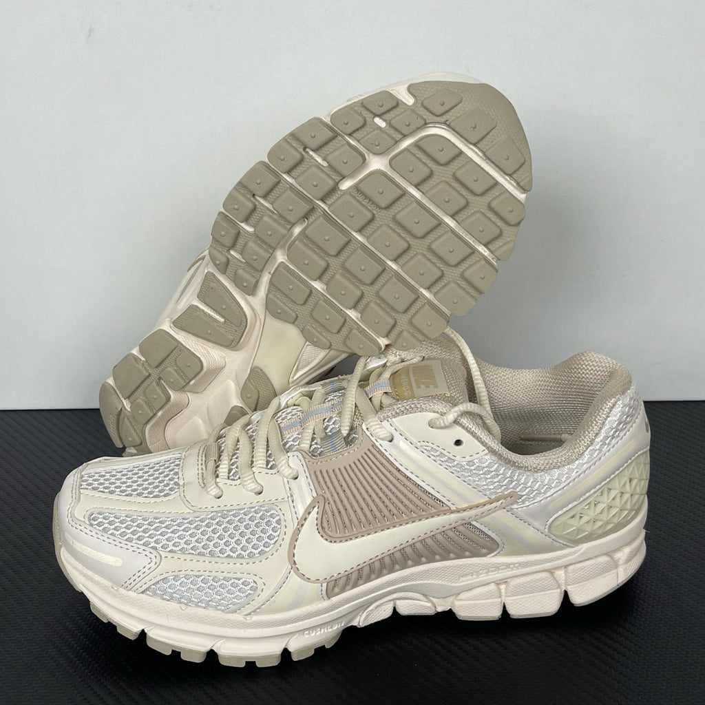 NIKE AIR ZOOM VOMERO 5  Sail / Light Orewood Brown