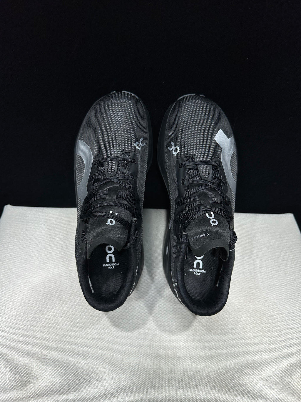 ON - CLOUDBOOM VOLT ALL BLACK V2