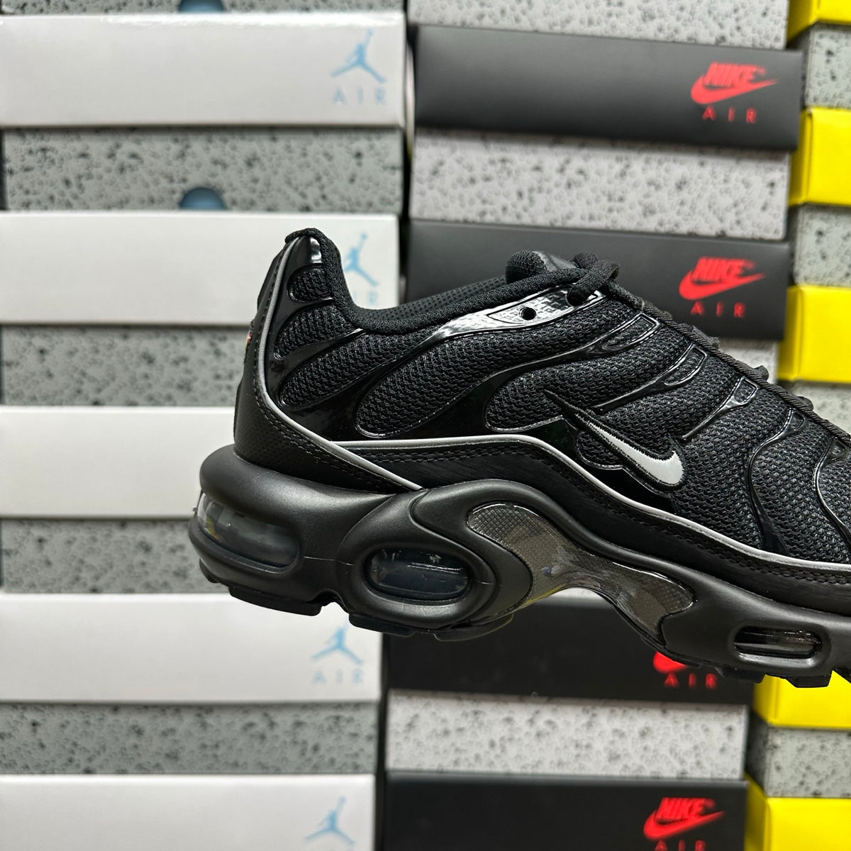 NIKE AIR MAX PLUS Black Reflective