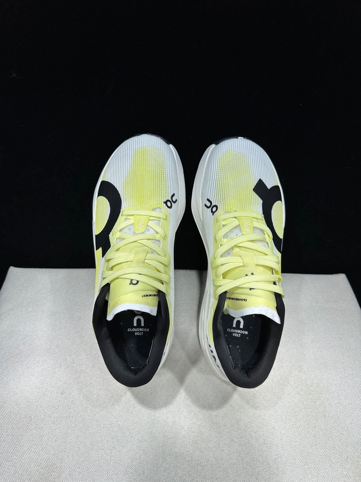 ON - CLOUDBOOM VOLT WHITE LIGHT YELLOW