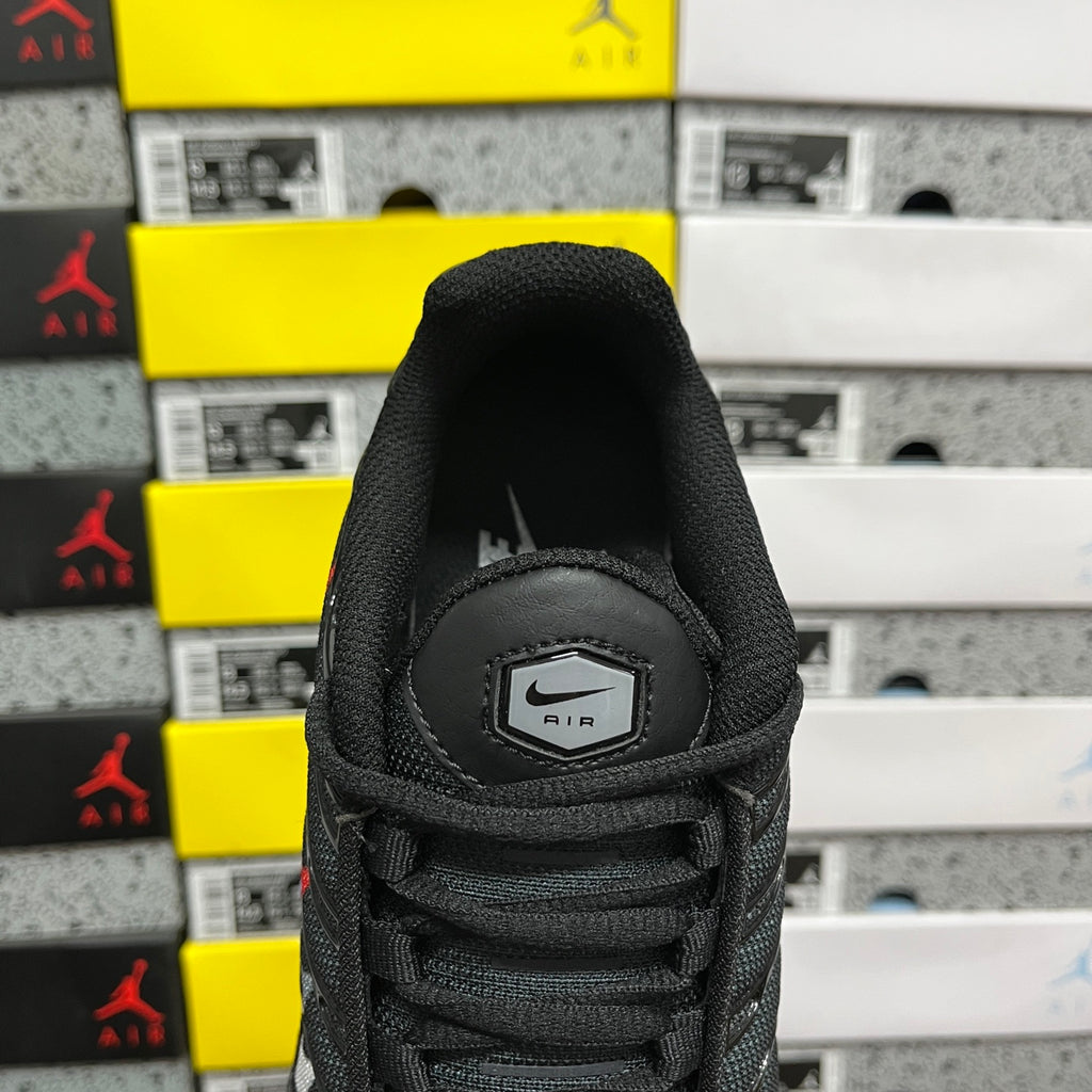 NIKE AIR MAX PLUS Multi Swoosh Black Crimson
