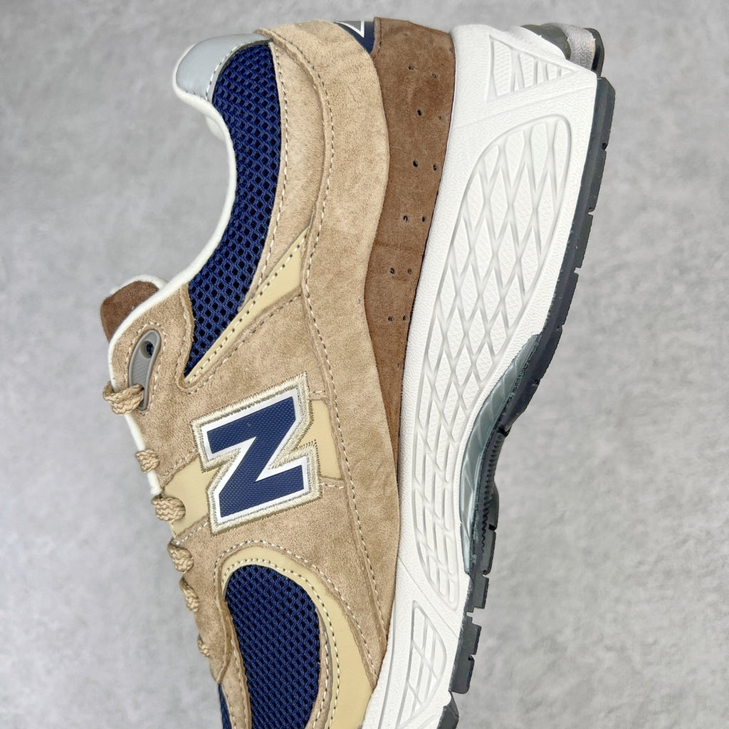 NEW BALANCE 2002R "Beige Navy Blue"