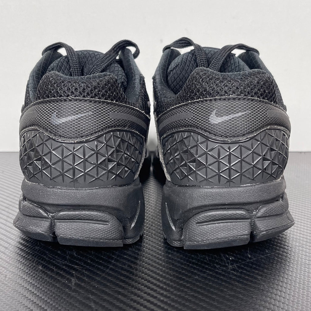 NIKE AIR ZOOM VOMERO 5 "Triple Black"